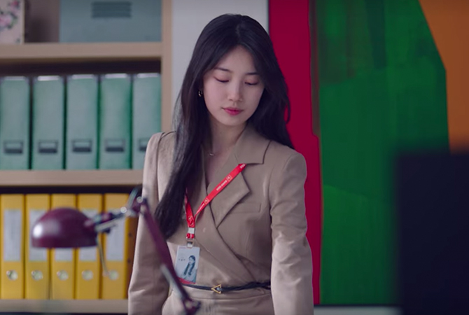 Style ID: The Korean fashion labels (and the luxury handbags) spotted on Bae Suzy in ‘Start-Up’ (фото 125)