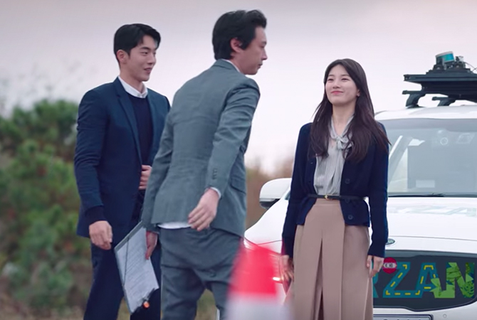 Style ID: The Korean fashion labels (and the luxury handbags) spotted on Bae Suzy in ‘Start-Up’ (фото 132)