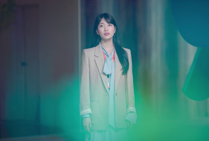 Style ID: The Korean fashion labels (and the luxury handbags) spotted on Bae Suzy in ‘Start-Up’ (фото 147)