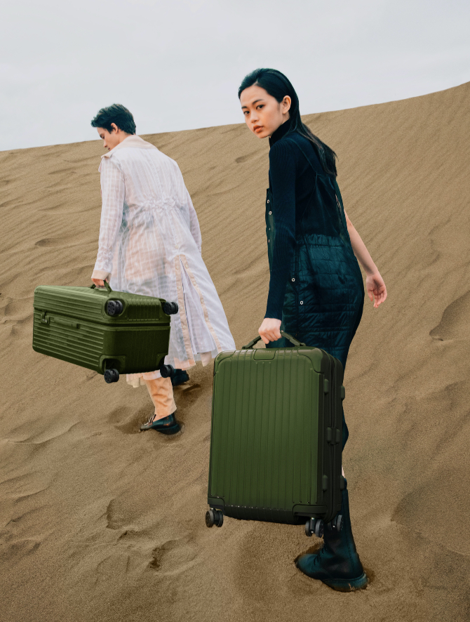 The latest Rimowa Essentials collection will have you gearing up for your next dreamy adventure (фото 4)