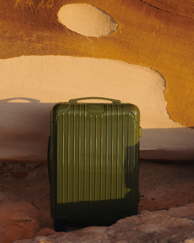 The latest Rimowa Essentials collection will have you gearing up for your next dreamy adventure (фото 3)