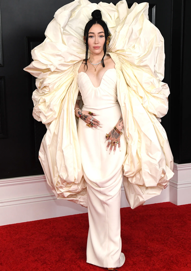 Grammys 2021: What the stars wore for music's biggest night (фото 9)