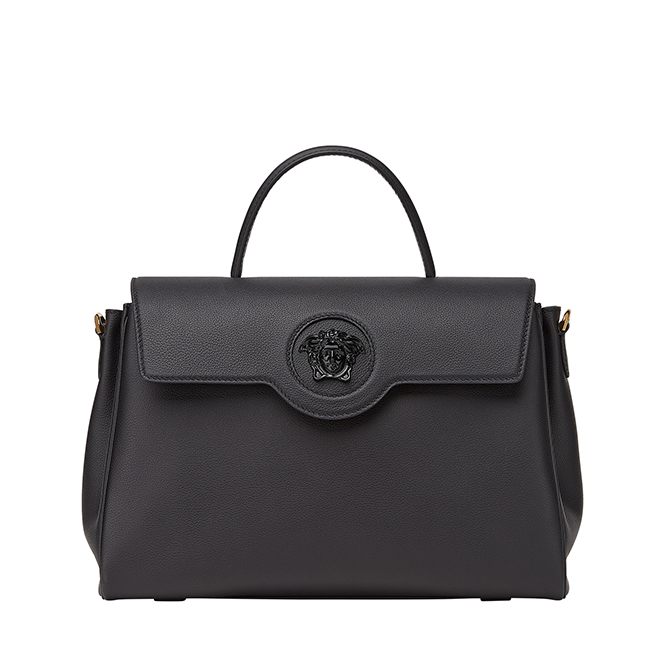New month, new bags: March’21 edition—from Versace, Loewe, and more (фото 8)