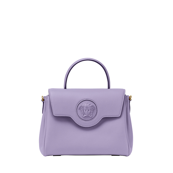 New month, new bags: March’21 edition—from Versace, Loewe, and more (фото 9)