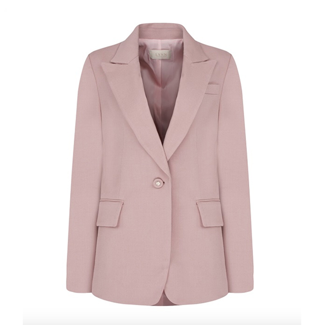 Style ID: Jeon Yeo Bin’s power dressing in ‘Vincenzo’ (фото 59)