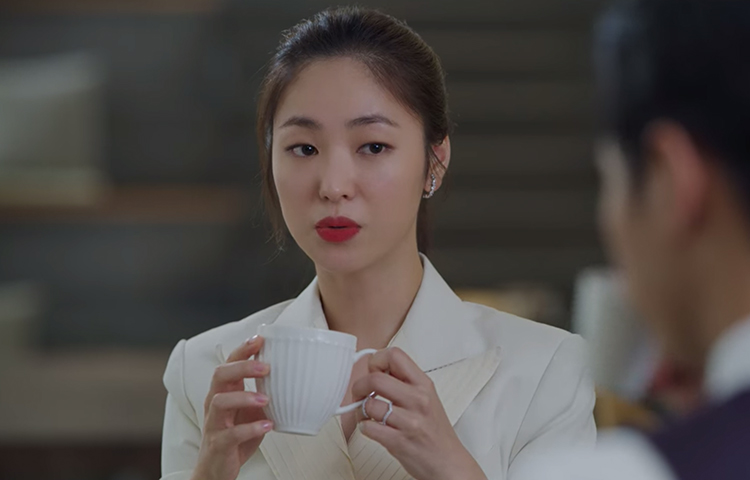 Style ID: Jeon Yeo Bin’s power dressing in ‘Vincenzo’ (фото 48)