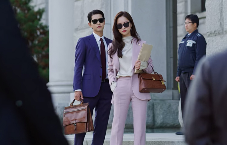 Style ID: Jeon Yeo Bin’s power dressing in ‘Vincenzo’ (фото 58)