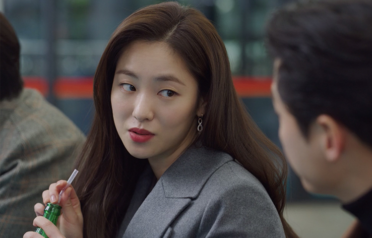 Style ID: Jeon Yeo Bin’s power dressing in ‘Vincenzo’ (фото 101)