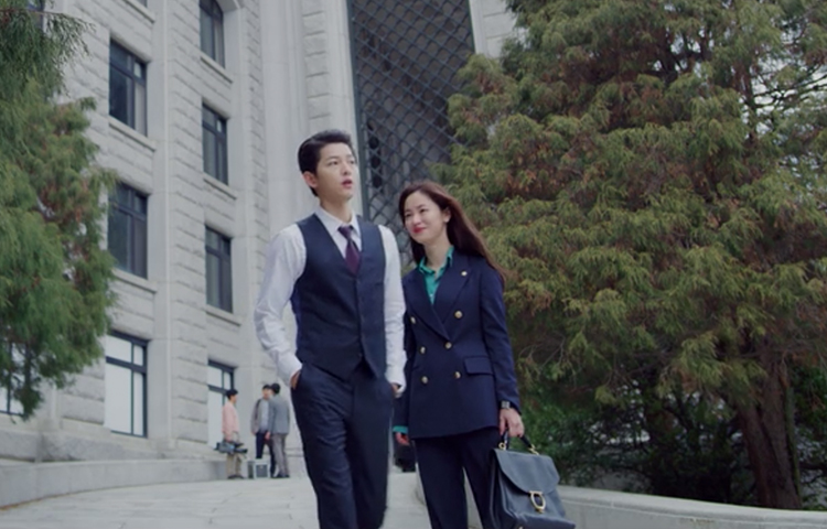 Style ID: Jeon Yeo Bin’s power dressing in ‘Vincenzo’ (фото 74)
