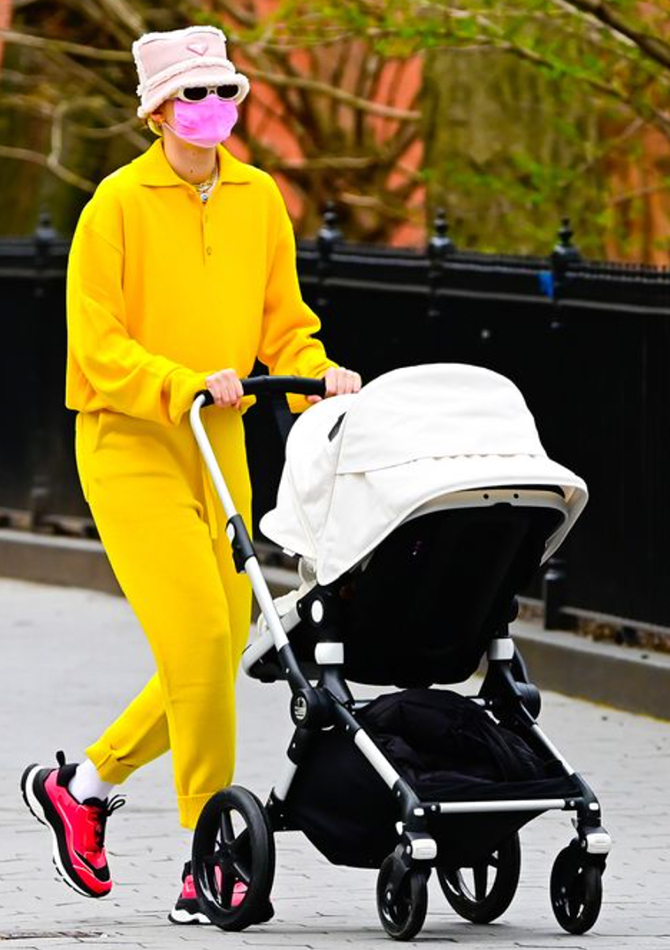 A roundup of Gigi Hadid’s best stroller fashion moments (фото 6)