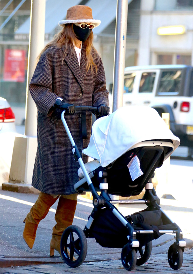 A roundup of Gigi Hadid’s best stroller fashion moments (фото 1)