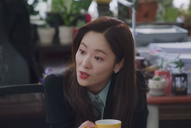 Style ID: Jeon Yeo Bin’s power dressing in ‘Vincenzo’ (фото 116)