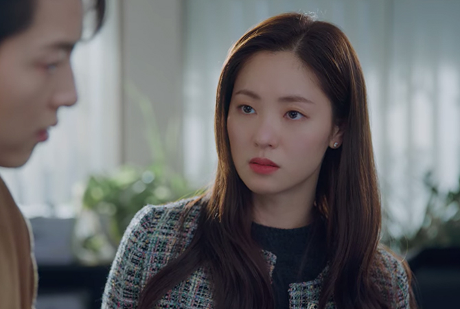 Style ID: Jeon Yeo Bin’s power dressing in ‘Vincenzo’ (фото 125)