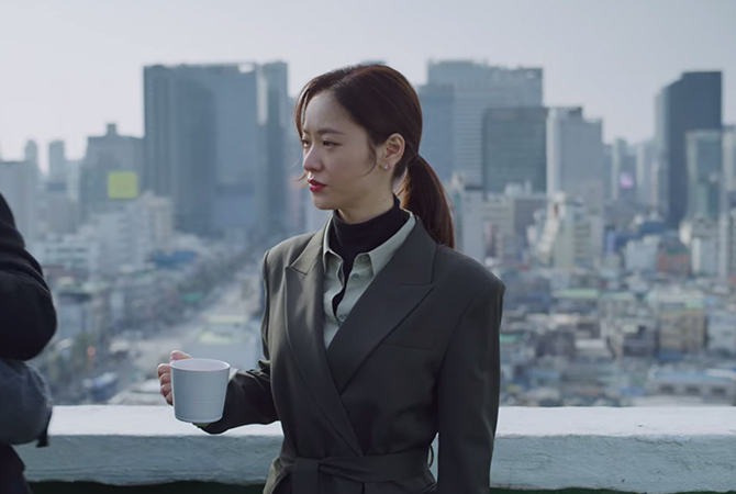 Style ID: Jeon Yeo Bin’s power dressing in ‘Vincenzo’ (фото 133)