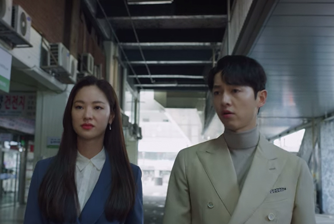 Style ID: Jeon Yeo Bin’s power dressing in ‘Vincenzo’ (фото 156)