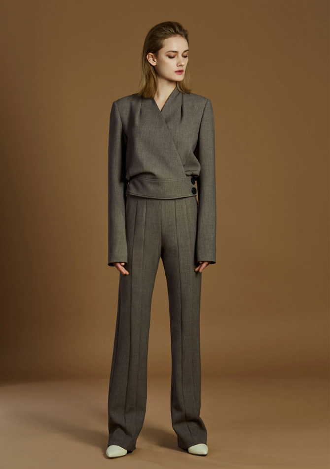 Style ID: Jeon Yeo Bin’s power dressing in ‘Vincenzo’ (фото 141)