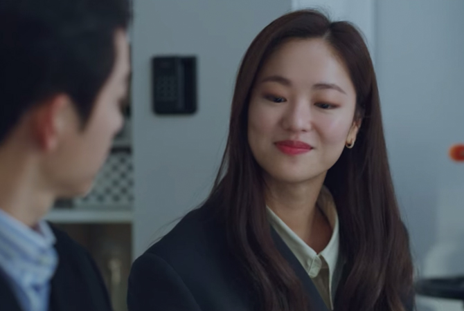 Style ID: Jeon Yeo Bin’s power dressing in ‘Vincenzo’ (фото 142)