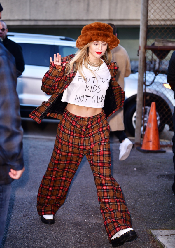 10 Female celebrities who have mastered androgynous fashion (фото 21)