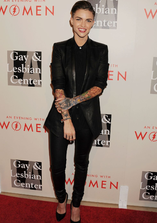 10 Female celebrities who have mastered androgynous fashion (фото 27)