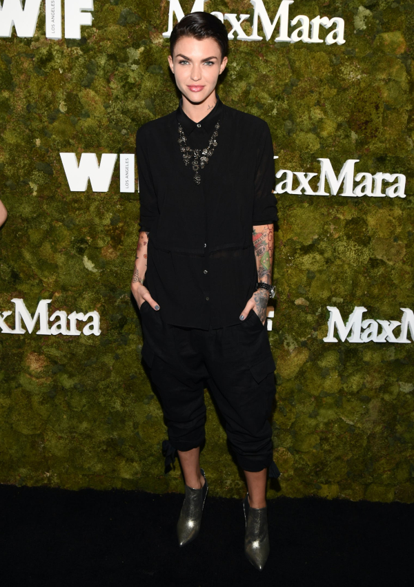 10 Female celebrities who have mastered androgynous fashion (фото 25)