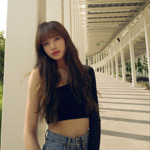 Shop the Look: How to dress like Lisa from Blackpink (фото 15)