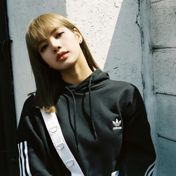 Shop the Look: How to dress like Lisa from Blackpink (фото 46)