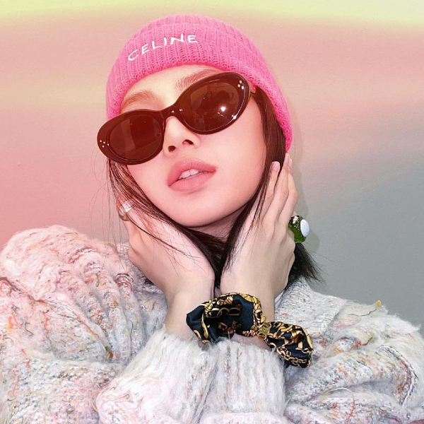 Shop the Look: How to dress like Lisa from Blackpink (фото 57)