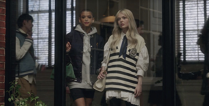 Style ID: The designer wardrobes of ‘Gossip Girl’ 2.0 is gender-fluid and full of it-bags (фото 48)