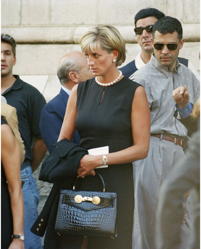 A lady and her purse: The iconic designer bags of Princess Diana (фото 17)