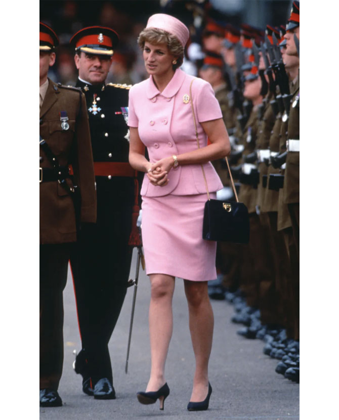 Princess Diana with her Chanel bag.  Princess diana fashion, Princess diana,  Princes diana