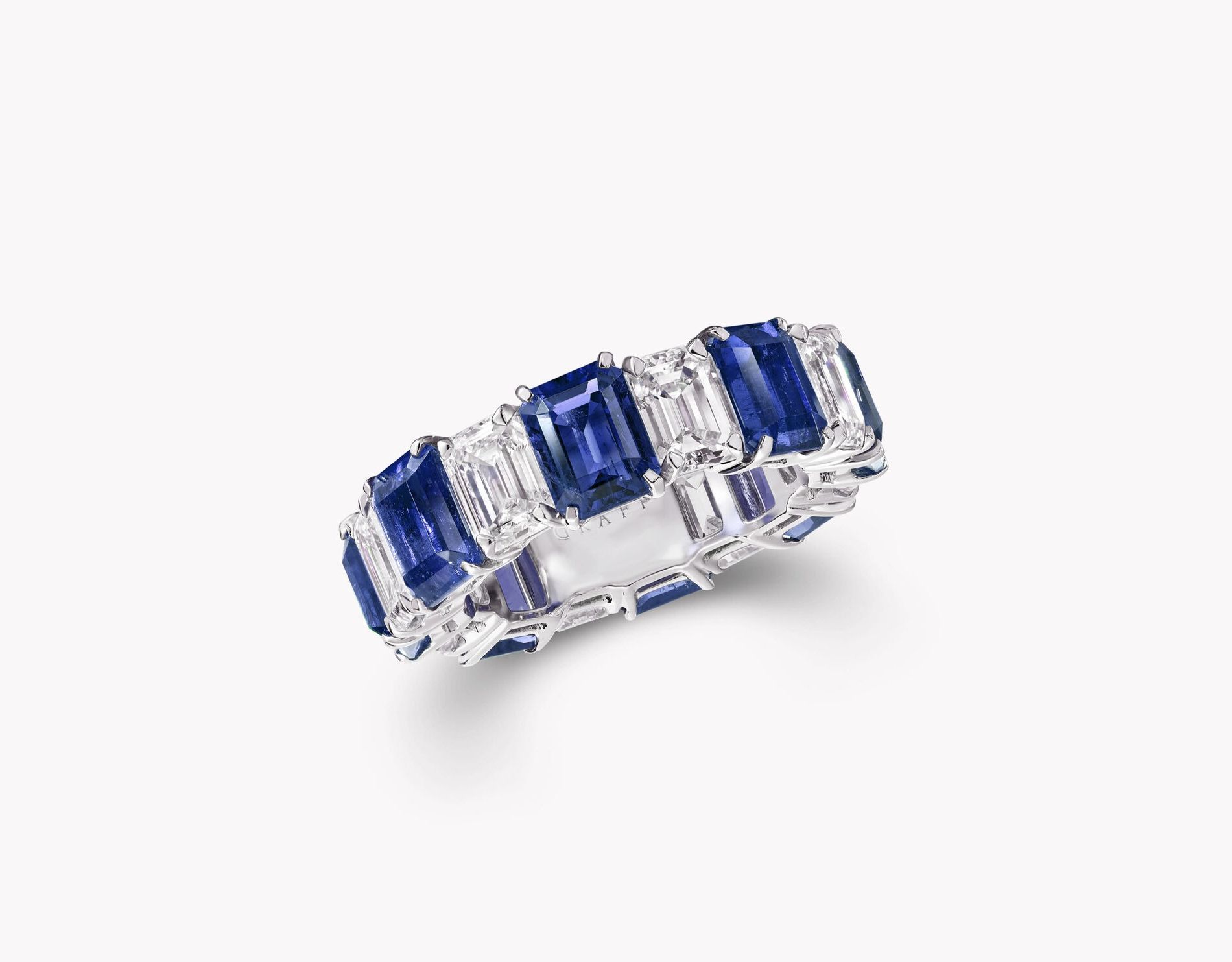 September birthstone: Shop the most brilliant sapphires this month (фото 5)