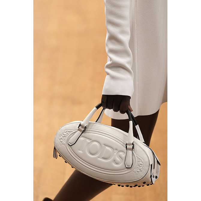 SS22 Accessories: Our favourite bags and shoes from the runways (фото 81)
