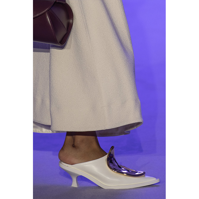 SS22 Accessories: Our favourite bags and shoes from the runways (фото 101)