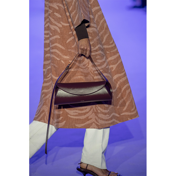 SS22 Accessories: Our favourite bags and shoes from the runways (фото 96)