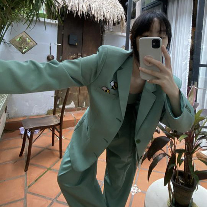 BURO Does Basics: 5 ways to style a blazer, according to local model Roanne Woo (фото 2)