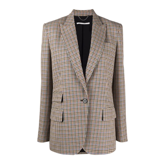 BURO Does Basics: 5 ways to style a blazer, according to local model Roanne Woo (фото 5)