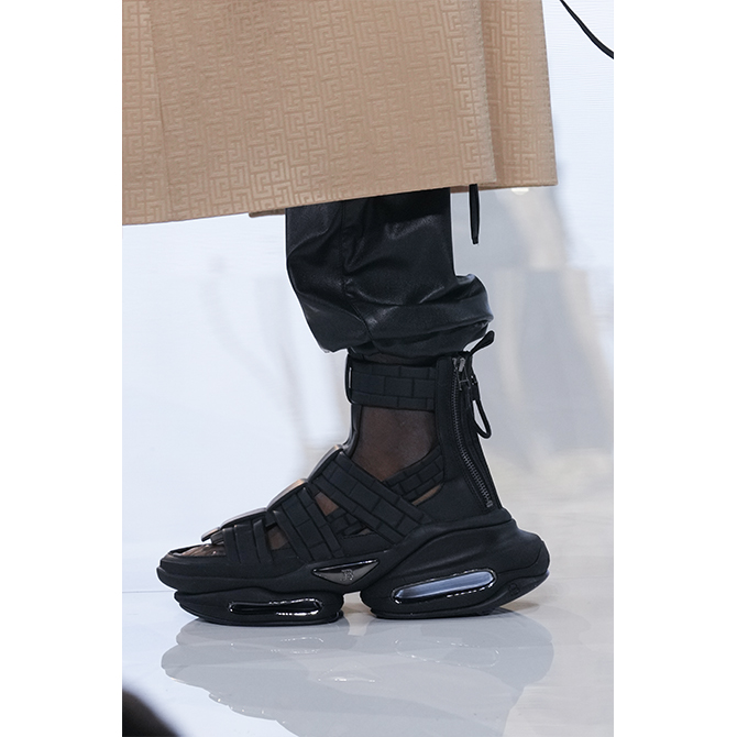 SS22 Accessories: Our favourite bags and shoes from the runways (фото 192)