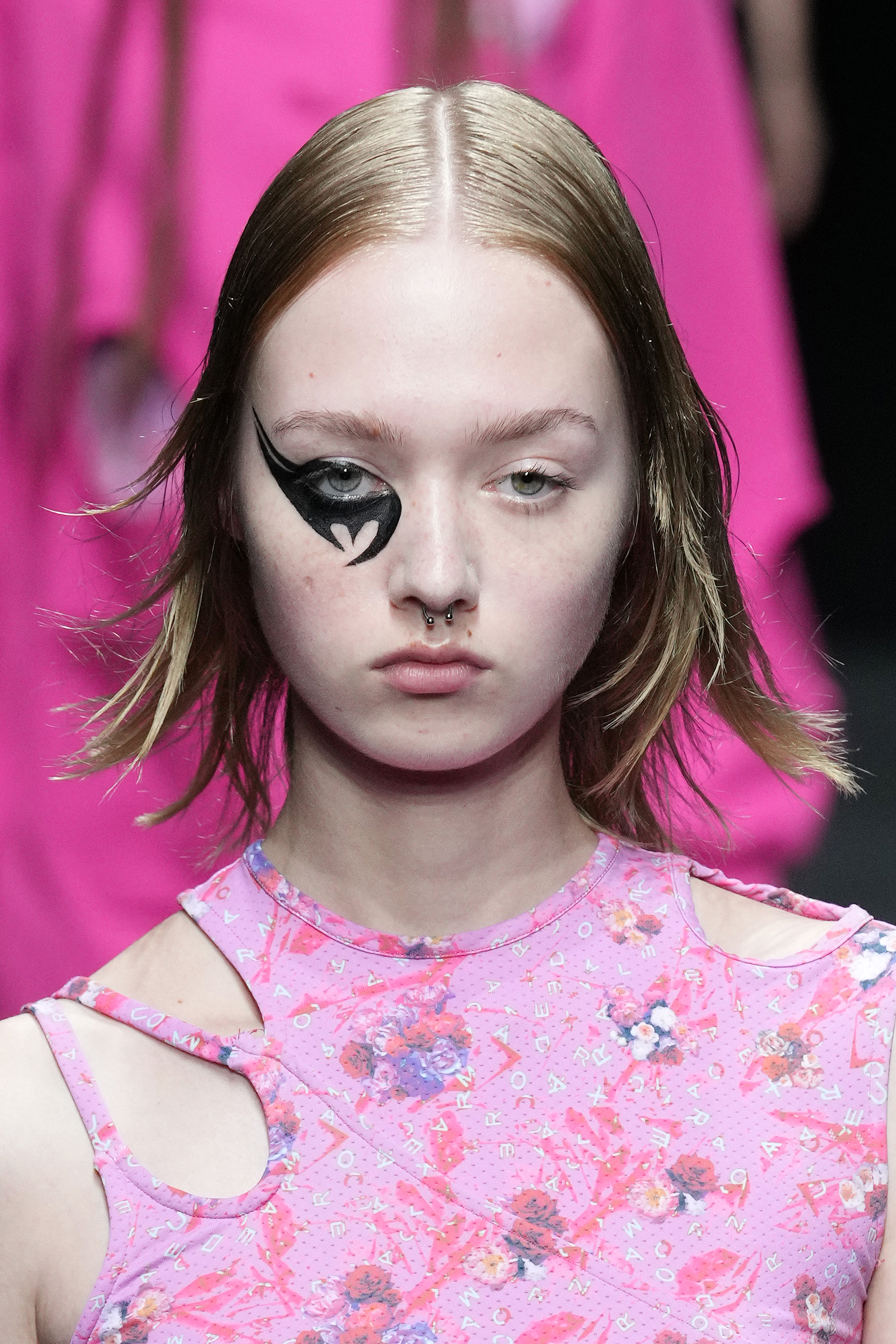 All the standout beauty moments from Fashion Month SS22 (фото 4)