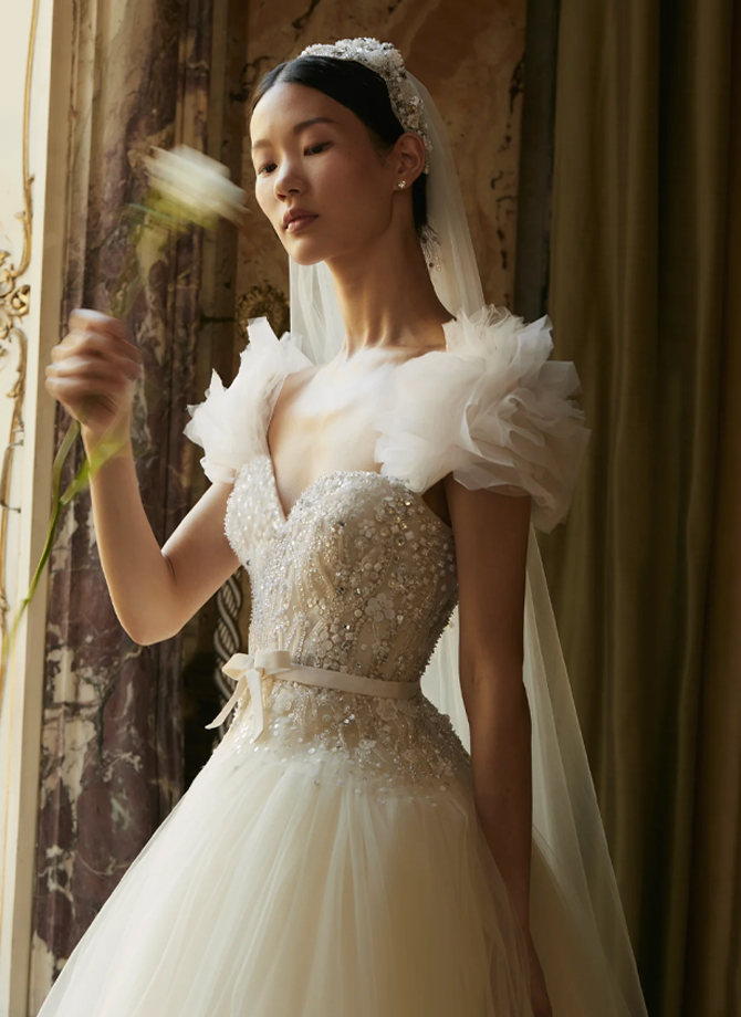 Corsets, cut-outs and gloves: The top bridal trends that'll rule weddings in 2022 (фото 15)