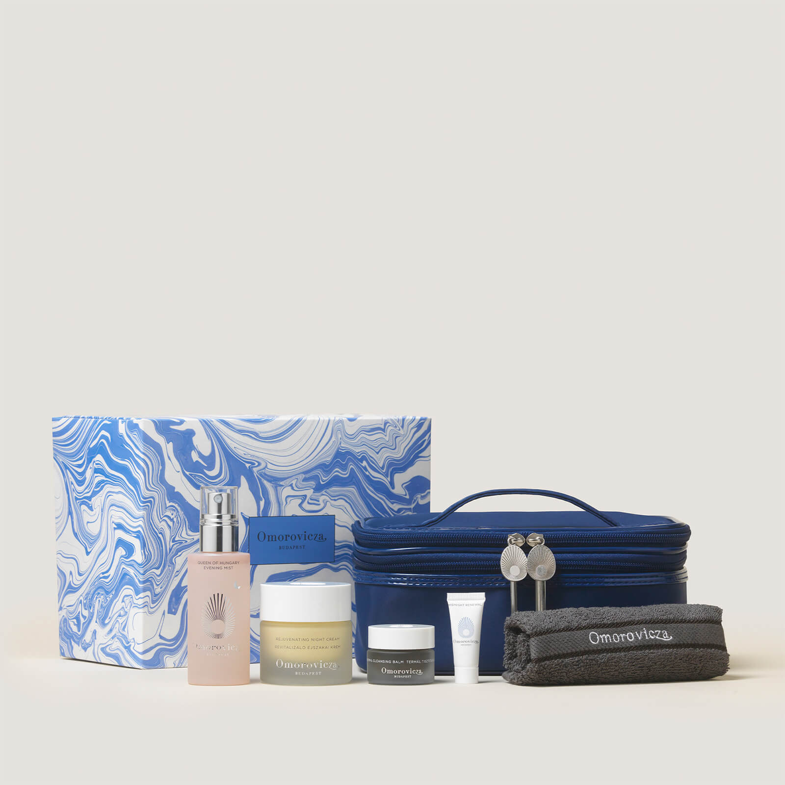 17 Indulgent holiday beauty gift sets to pick up ASAP (фото 9)
