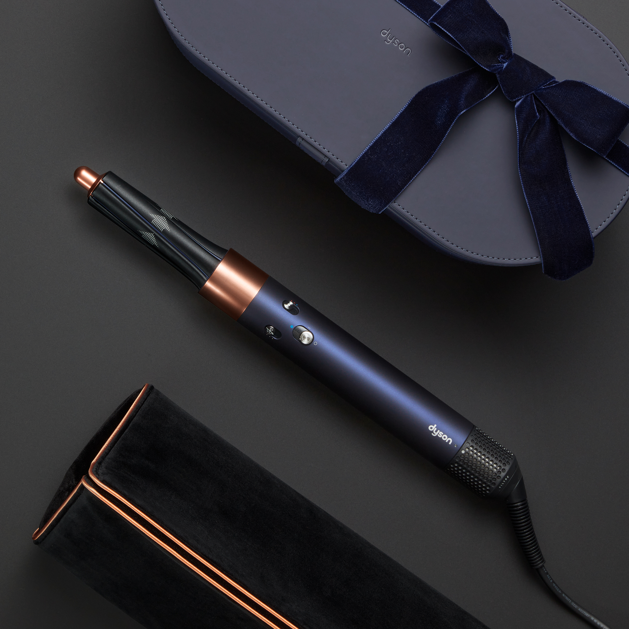 11 Drool-worthy holiday beauty collections for 2021—Dyson, Clé de Peau Beauté, Shu Uemura and more (фото 2)