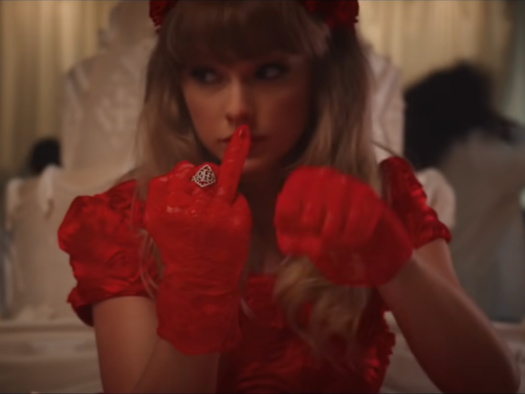 'I Bet You Think About Me': 6 Things you may have missed in Taylor Swift's new music video (фото 2)