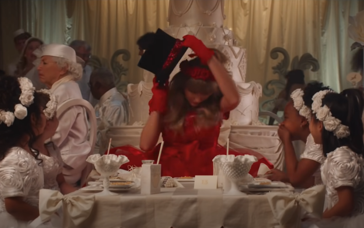 'I Bet You Think About Me': 6 Things you may have missed in Taylor Swift's new music video (фото 3)
