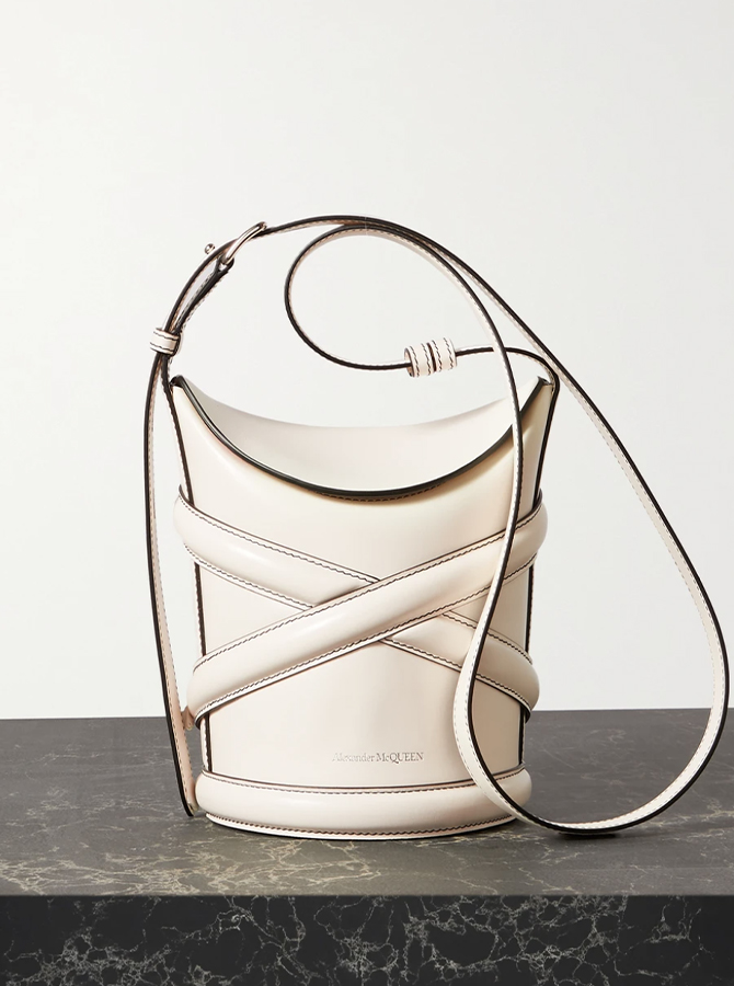 Bucket list: Why the fun yet practical bucket bag is the must-have of the season (фото 7)