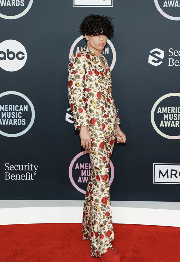 American Music Awards 2021: Best red carpet style, from BTS to Olivia Rodrigo (фото 9)