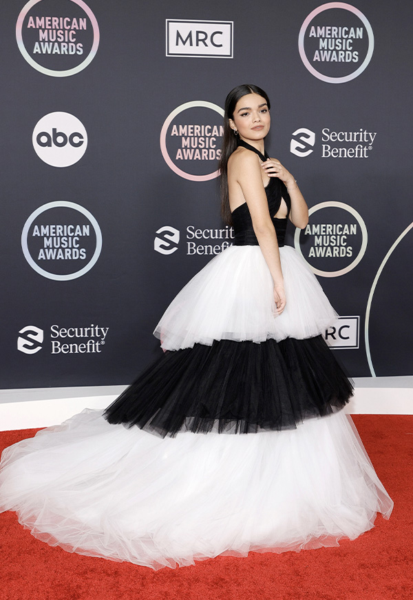 American Music Awards 2021: Best red carpet style, from BTS to Olivia Rodrigo (фото 7)