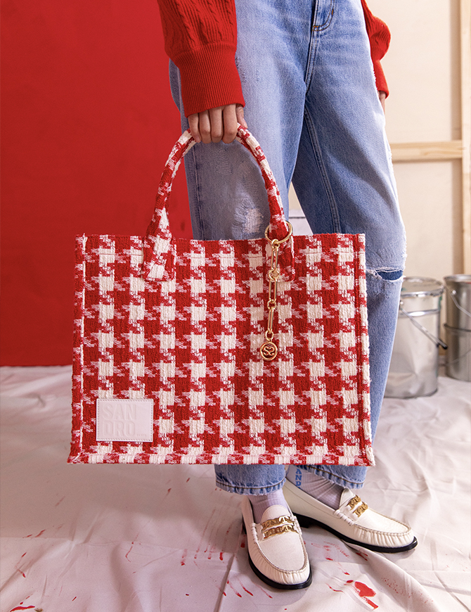11 Striking luxury brand capsule collections to usher in the year of the Tiger (фото 52)