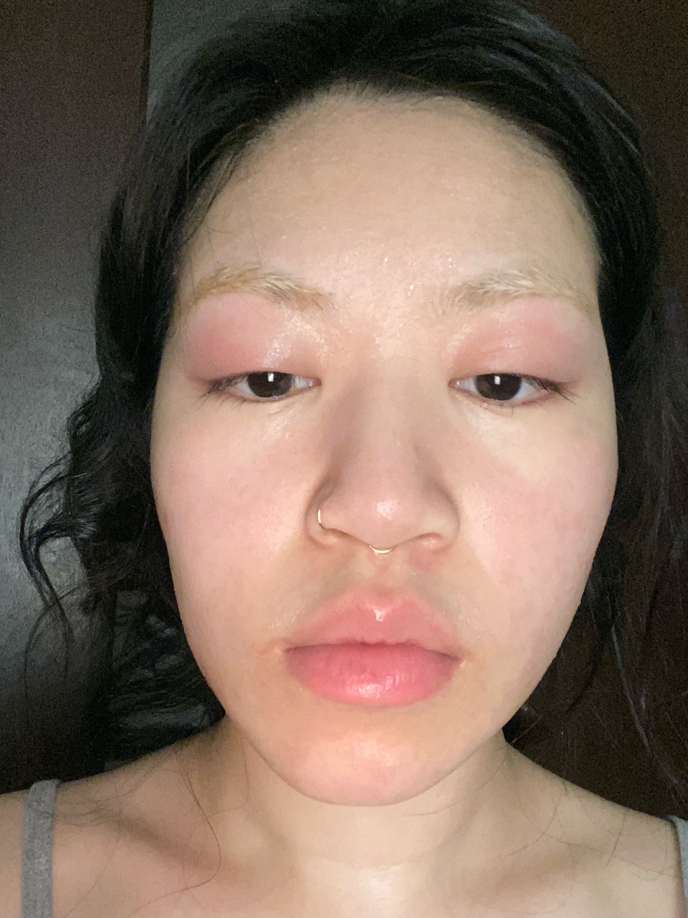 Thanks, I hate it: I finally bleached my brows and everything has gone wrong (фото 8)