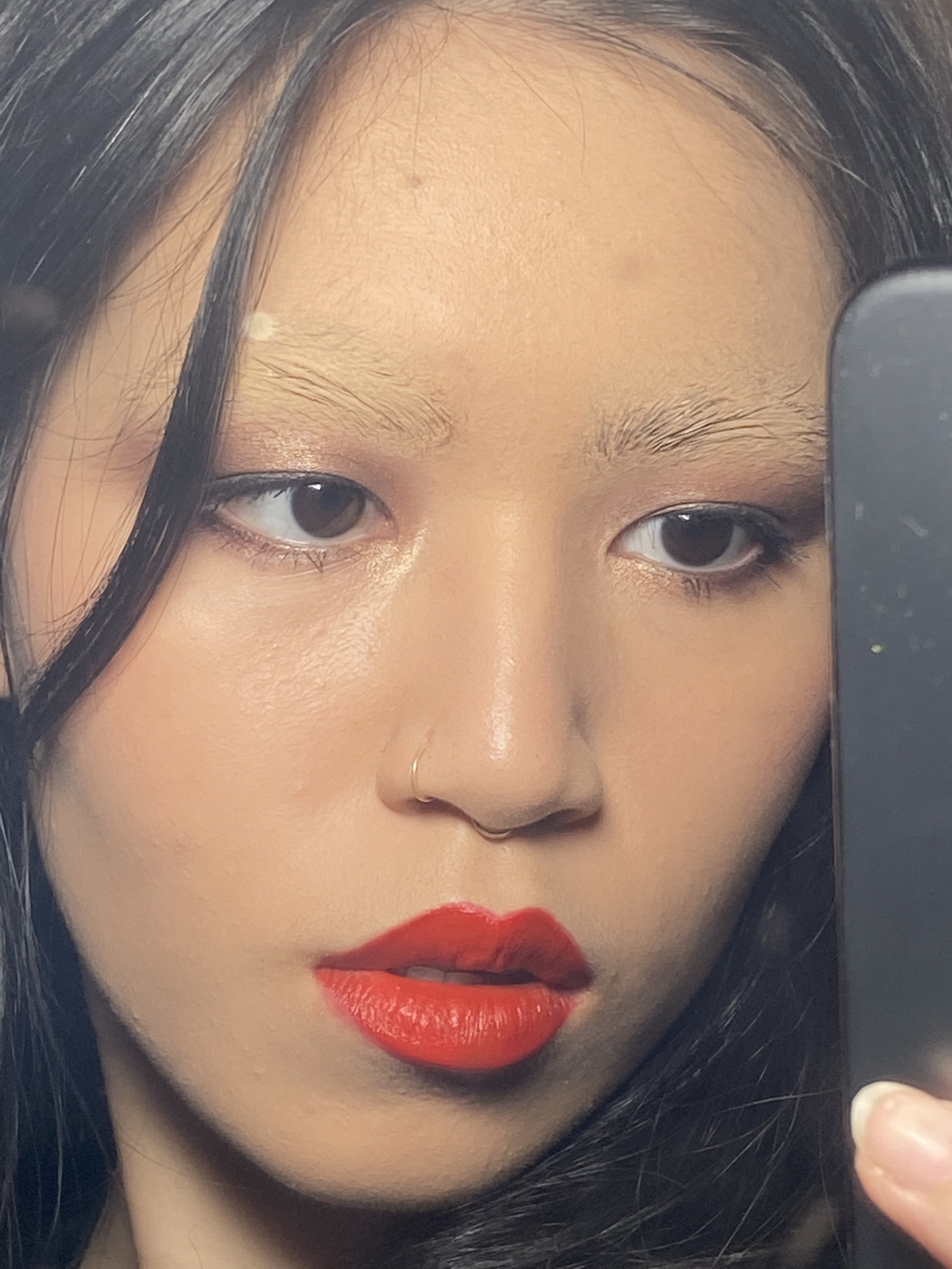 Thanks, I hate it: I finally bleached my brows and everything has gone wrong (фото 1)