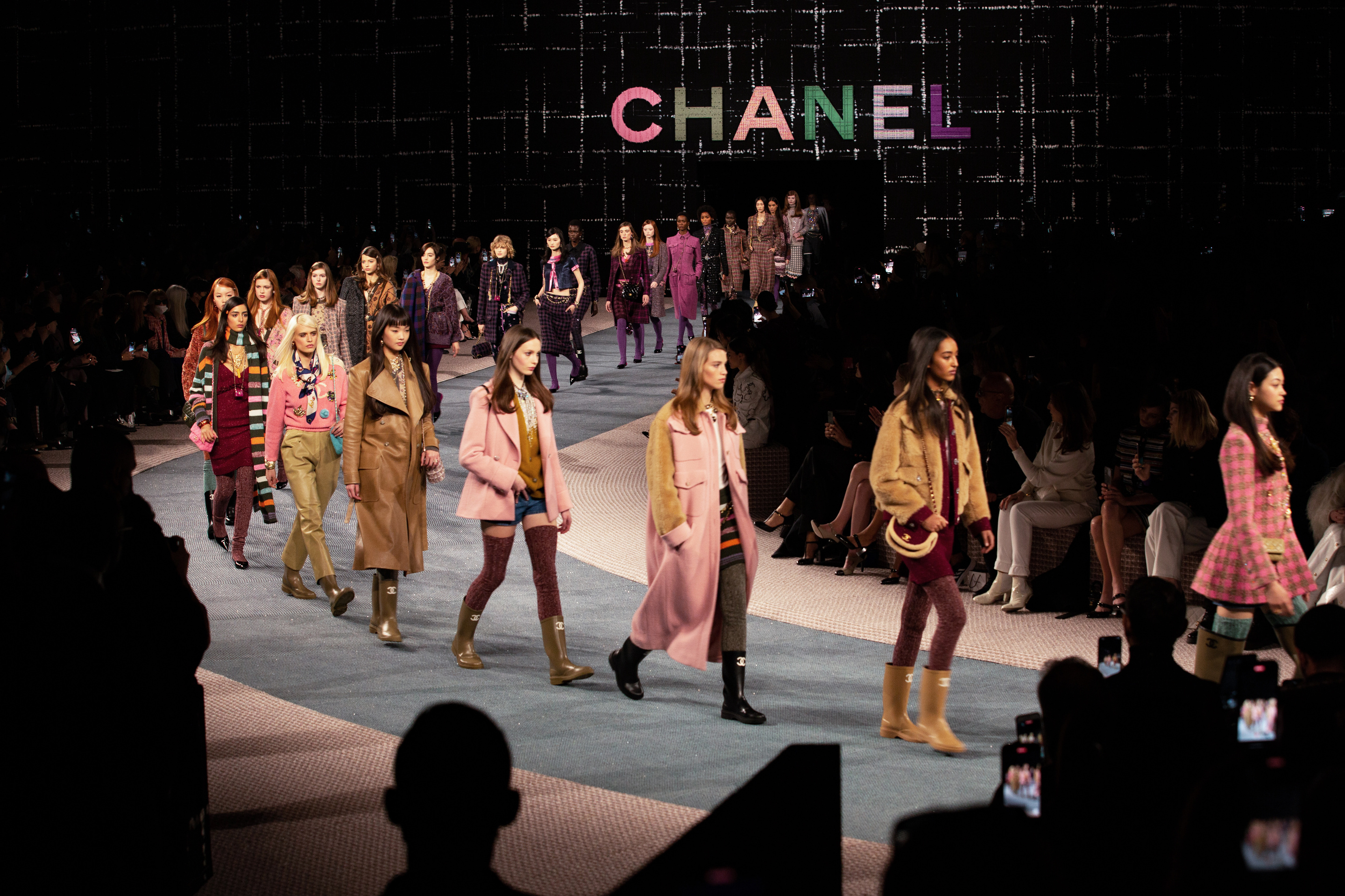 River Tweed: The Chanel AW22 collection pays tribute to the iconic House fabric (фото 2)
